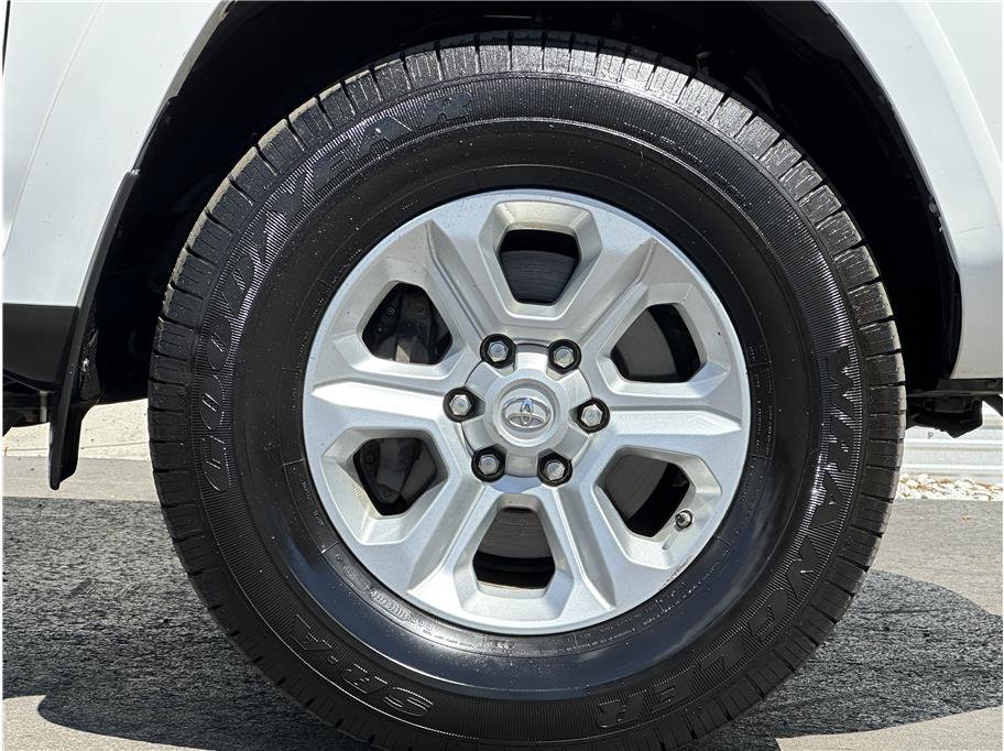 Used 2017 Toyota 4Runner SR5 AWD/4WD image 30