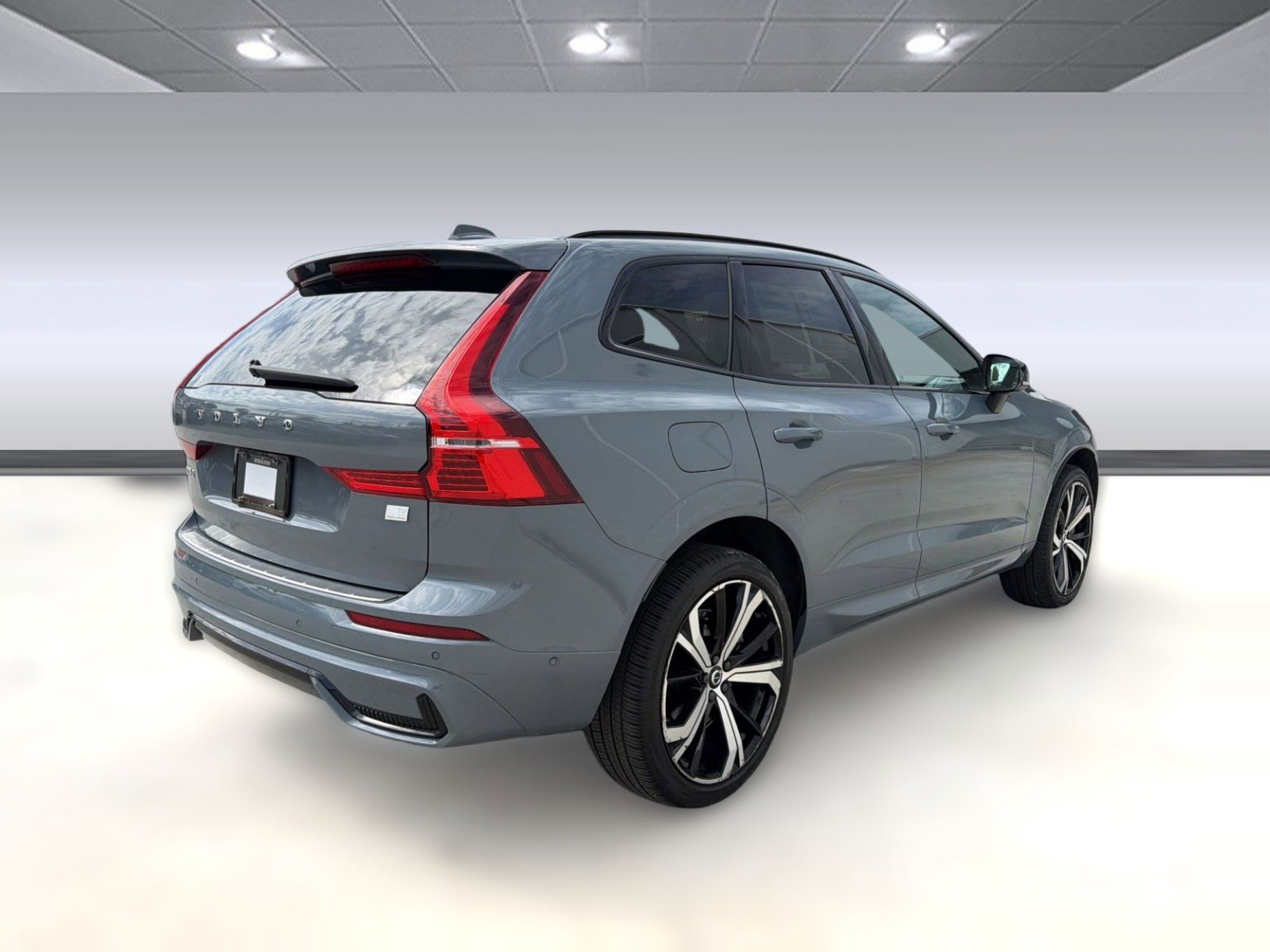 Used 2022 Volvo XC60 T8 R-Design w/ Advanced Package image 9