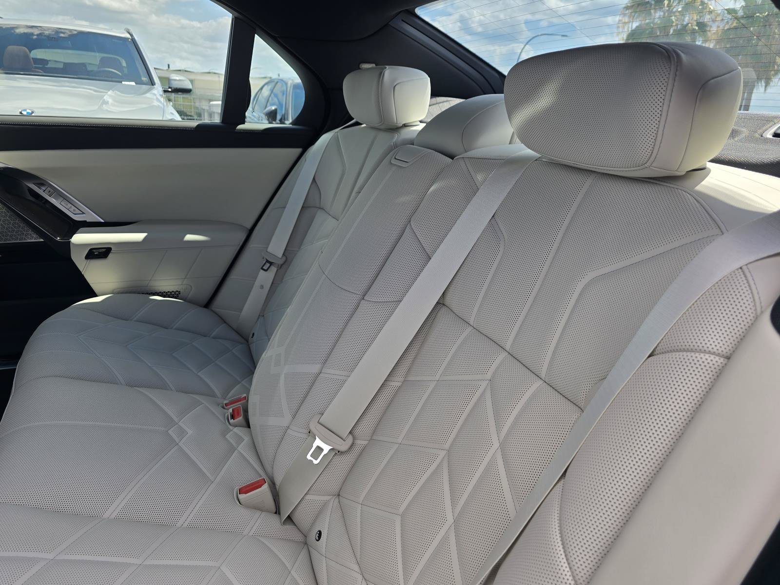 New 2026 BMW 750e xDrive w/ Executive Package AWD/4WD image 15