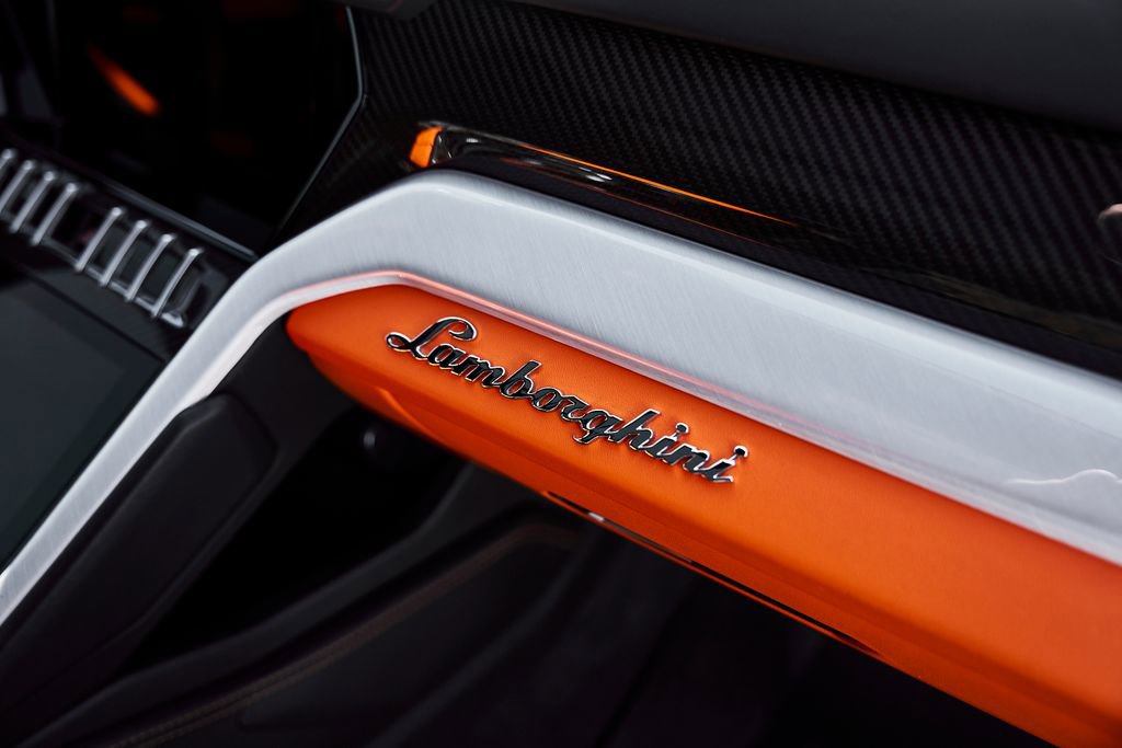Used 2022 Lamborghini Urus AWD/4WD image 43