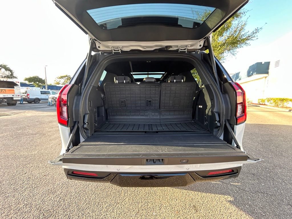 Used 2025 Ford Expedition Tremor AWD/4WD image 33