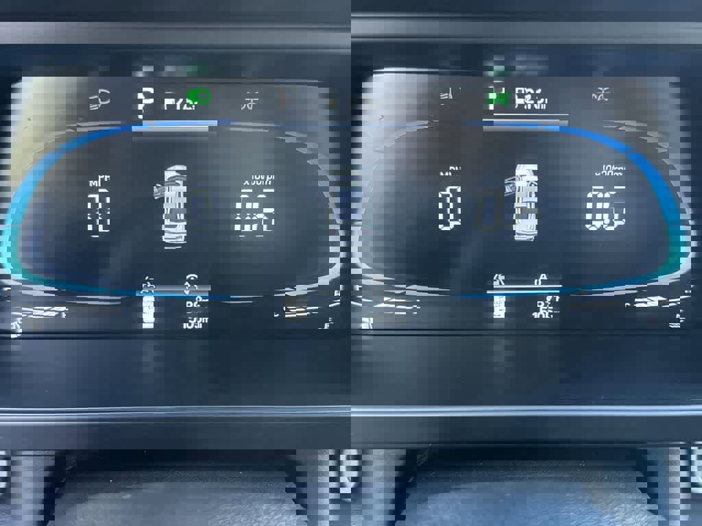 Used 2025 Hyundai Elantra SE image 16