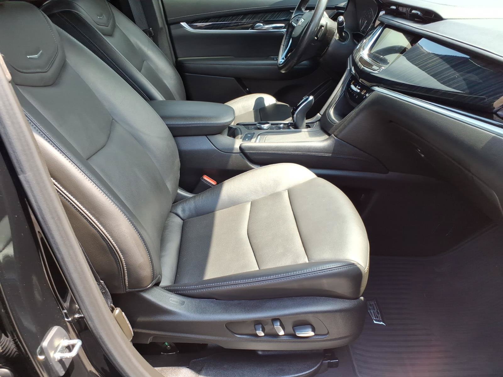 Certified 2023 Cadillac XT6 Premium Luxury w/ Technology Package AWD/4WD image 8