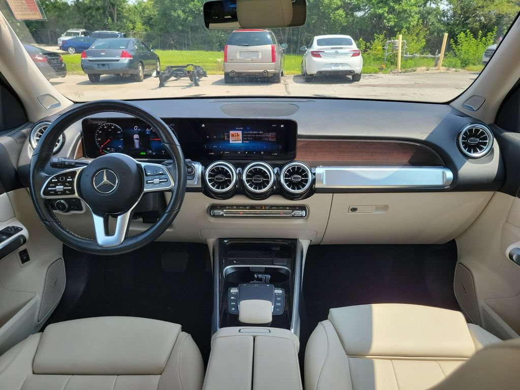 Used 2023 Mercedes-Benz EQB 300 4MATIC w/ Pinnacle Package image 9