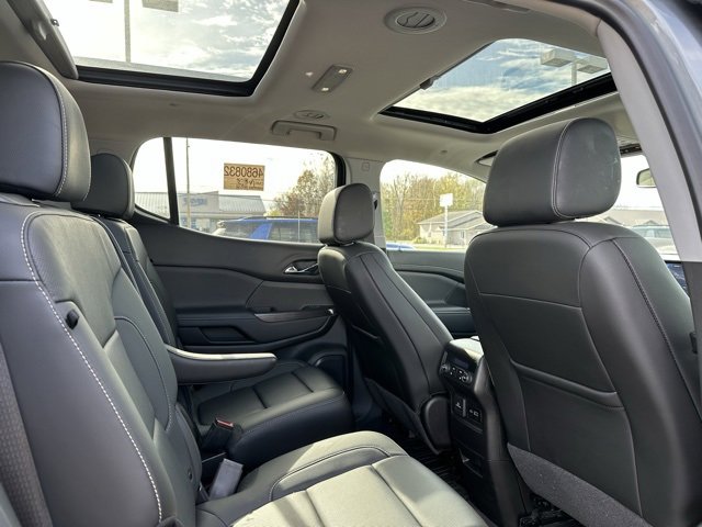 Used 2023 GMC Acadia SLT w/ Technology Package image 11