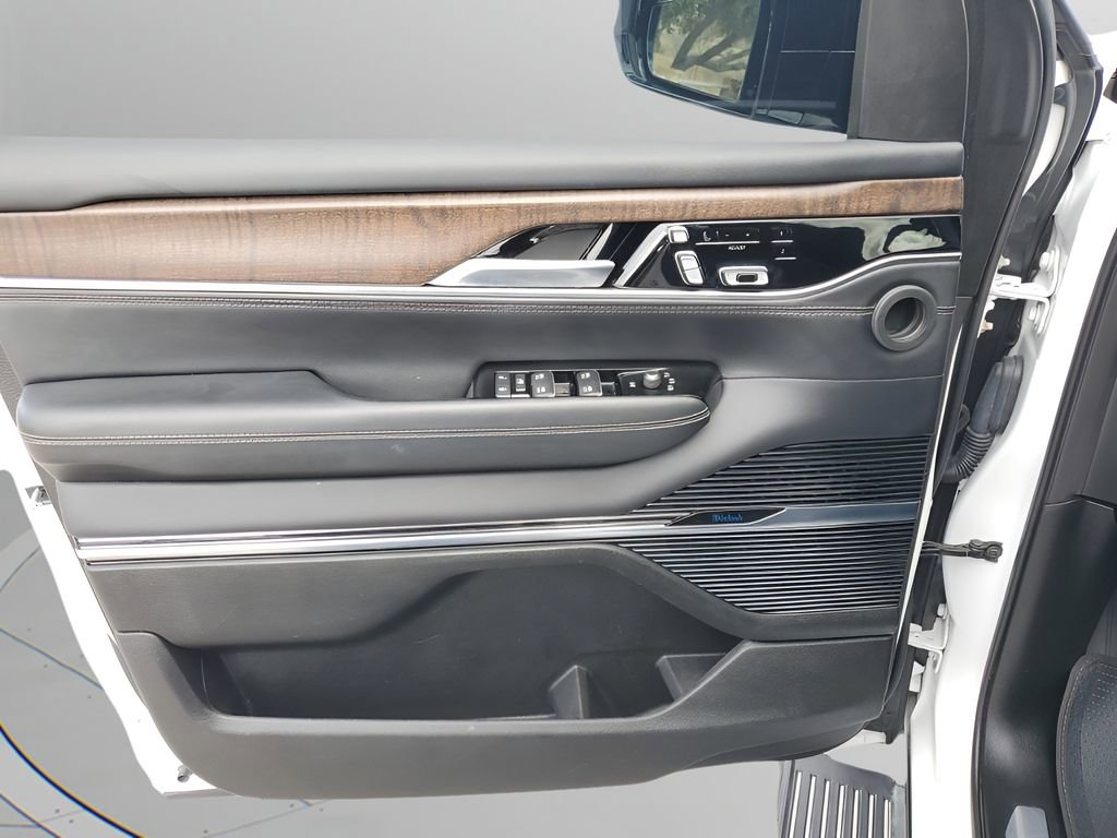 Used 2023 Jeep Grand Wagoneer 4WD image 28