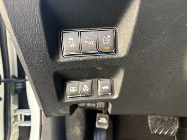 Used 2017 INFINITI Q70 L 3.7 w/ Deluxe Touring Package image 23