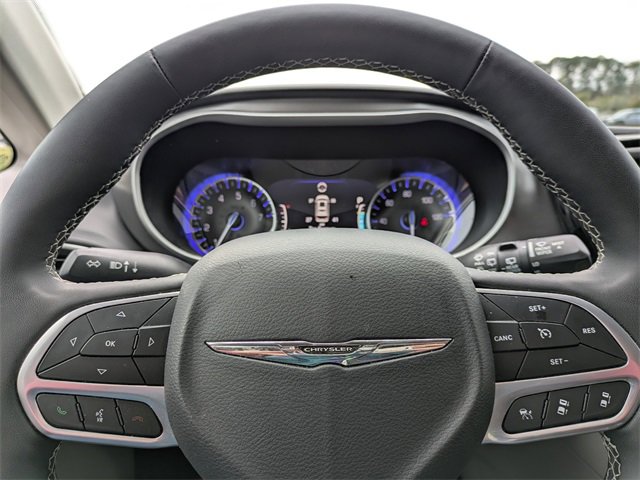 Certified 2024 Chrysler Pacifica Touring-L image 27