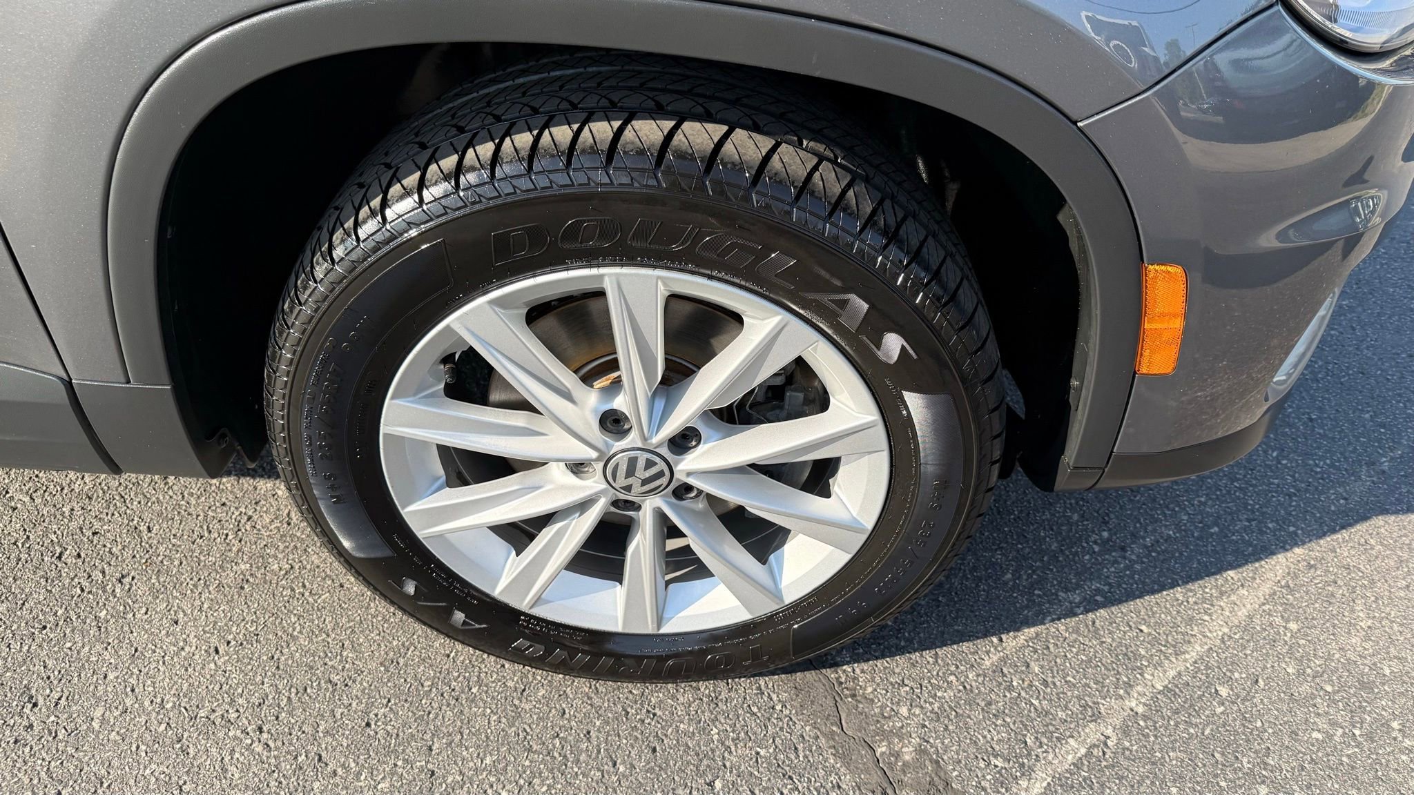 Used 2017 Volkswagen Tiguan Limited w/ Alloy Wheels Package image 17