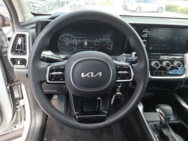 Used 2022 Kia Sorento LX image 16