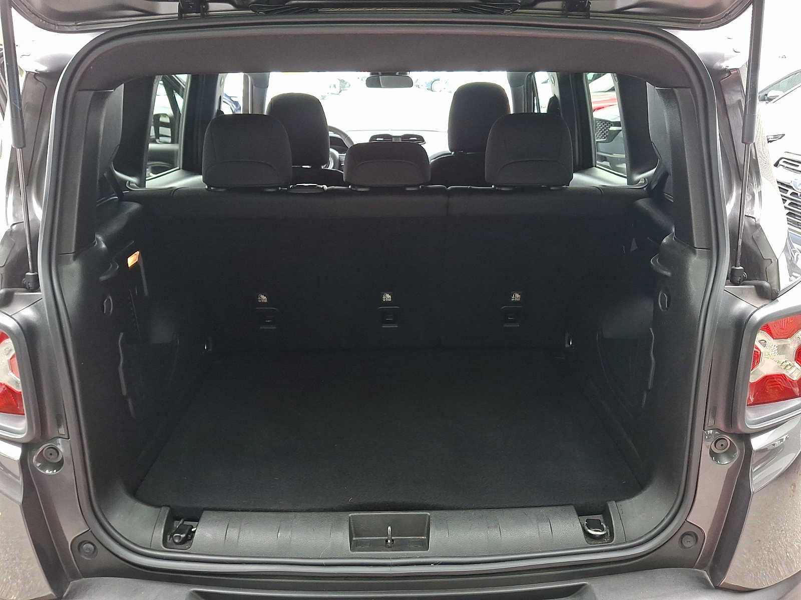 Used 2021 Jeep Renegade Latitude AWD/4WD image 27