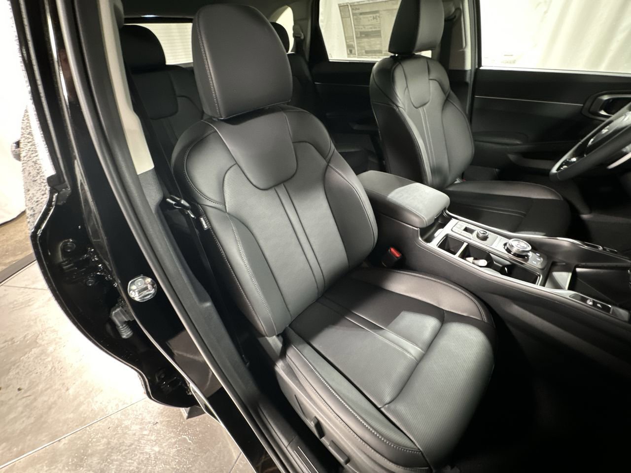 Certified 2025 Kia Sorento EX w/ EX Panoramic Sunroof Package AWD/4WD image 29