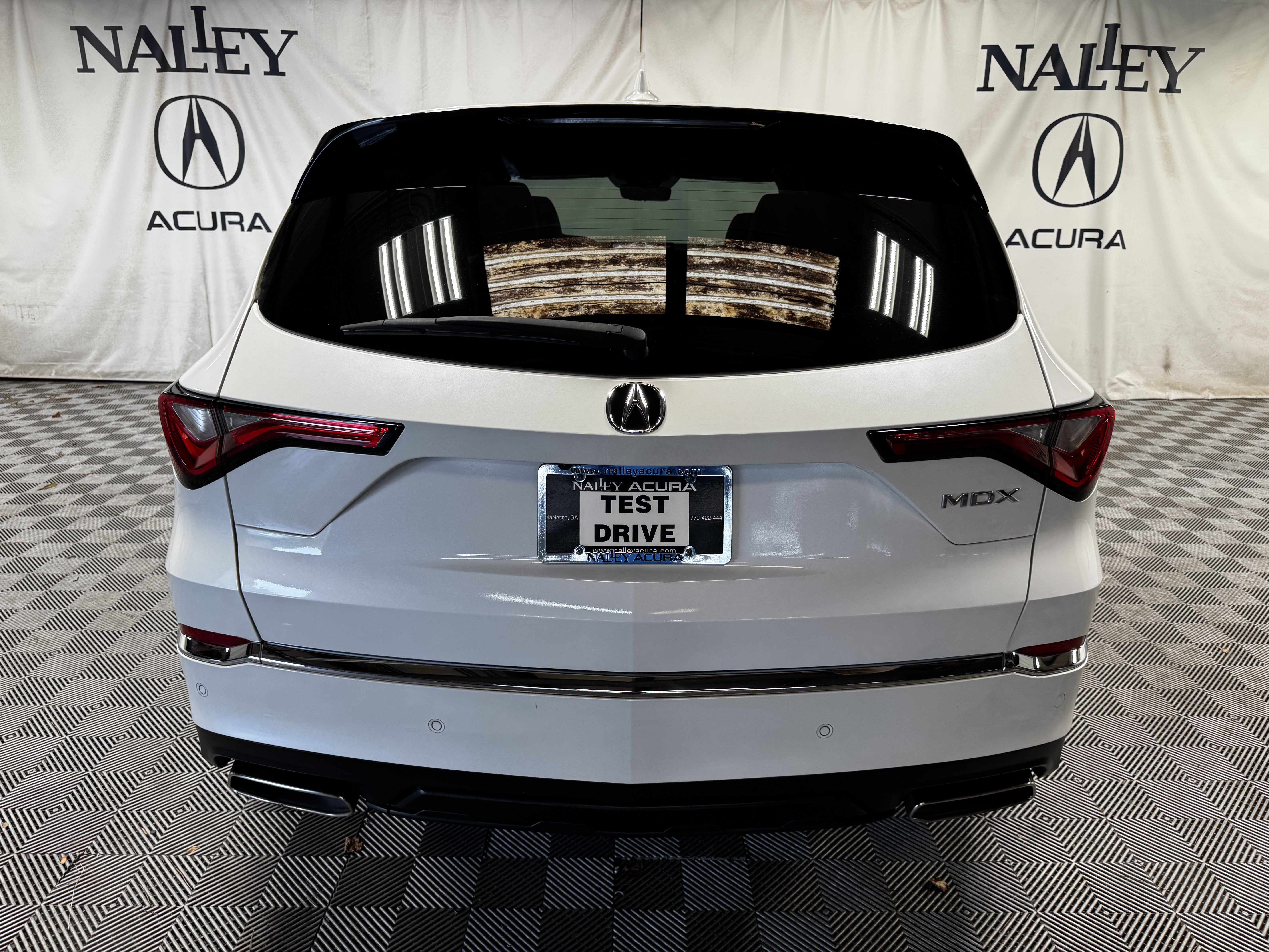 Used 2022 Acura MDX w/ Technology Package FWD image 4