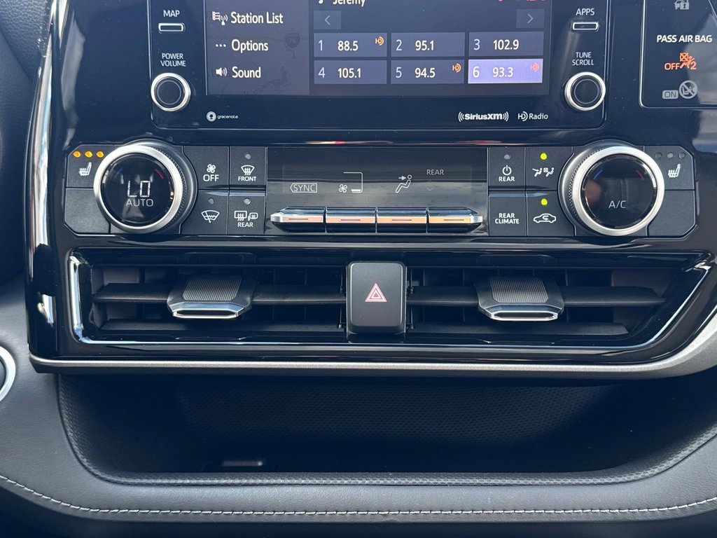 Used 2020 Toyota Highlander XLE image 17