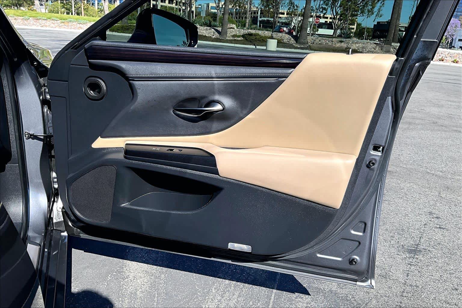 Used 2021 Lexus ES 300h w/ Premium Package FWD image 21