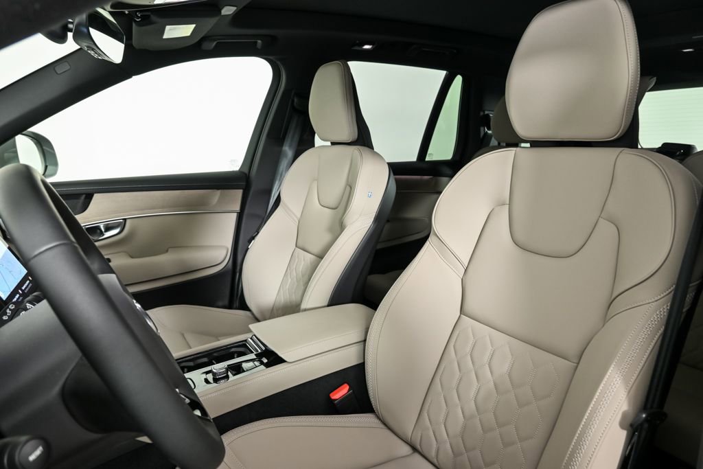 Used 2026 Volvo XC90 B6 Plus w/ Protection Package Premier AWD/4WD image 7
