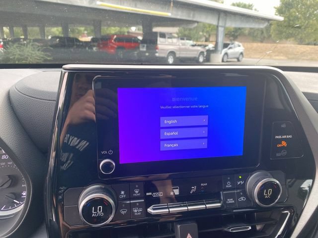 Used 2023 Toyota Highlander LE AWD/4WD image 16