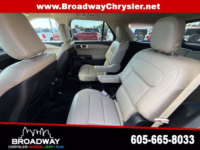 Used 2020 Ford Explorer XLT w/ Equipment Group 202A AWD/4WD image 15