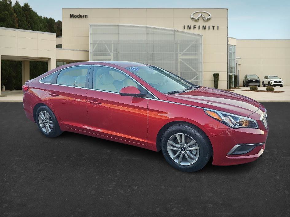 Used 2017 Hyundai Sonata SE image 2