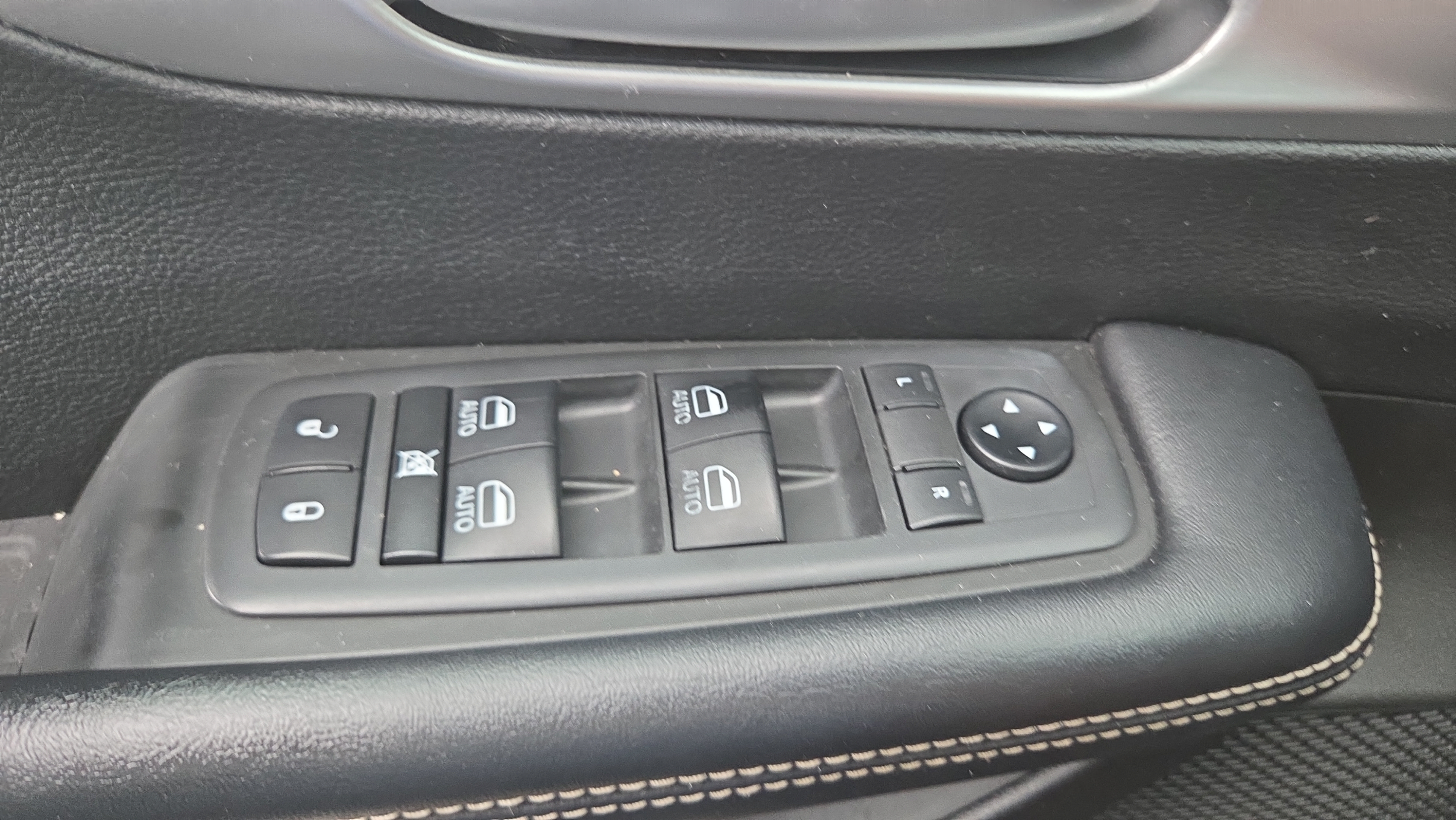Used 2019 Chrysler Pacifica Touring-L Plus w/ S Appearance Package FWD image 30