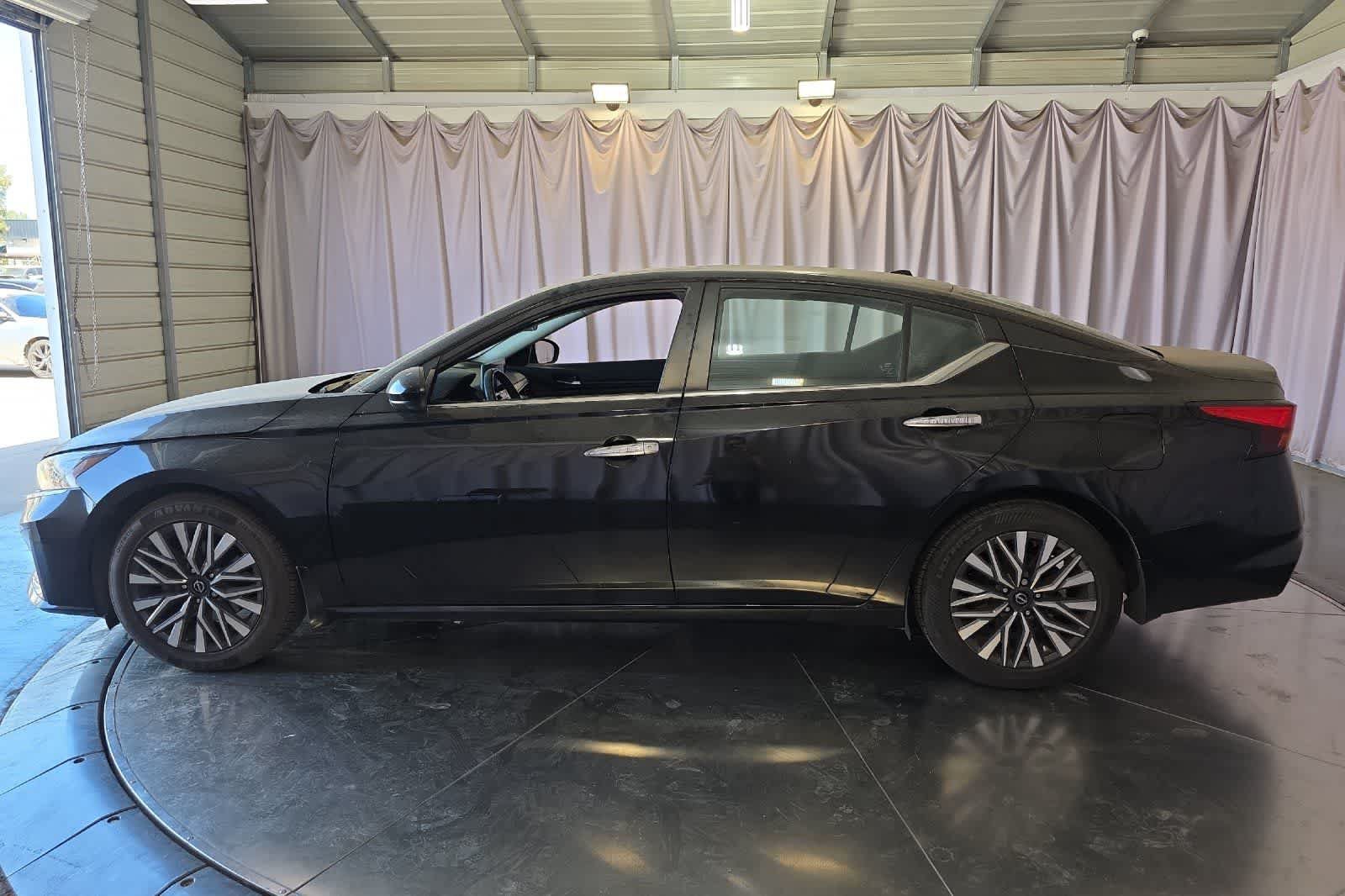 Used 2024 Nissan Altima 2.5 SV w/ SV Premium Package FWD image 6