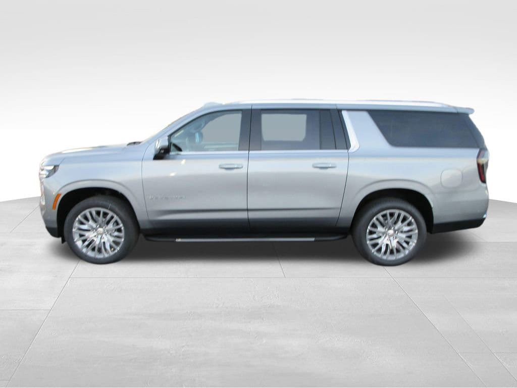 New 2026 Chevrolet Suburban LT image 3