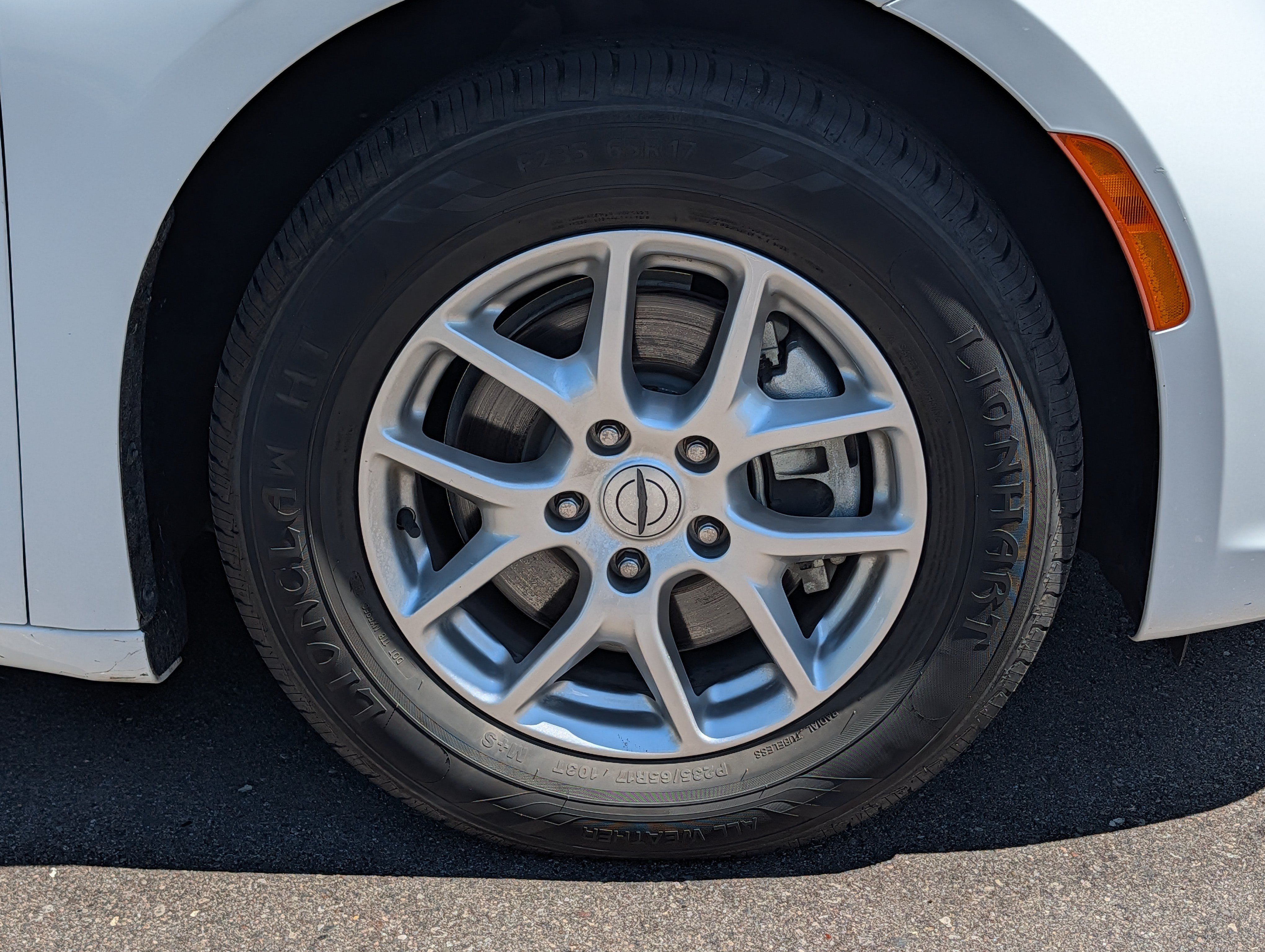 Used 2024 Chrysler Pacifica Touring-L FWD image 15