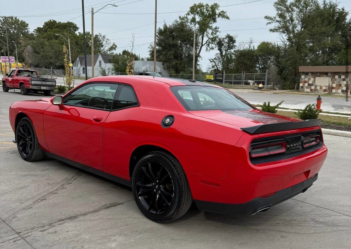 Used 2017 Dodge Challenger SXT w/ Blacktop Package image 3