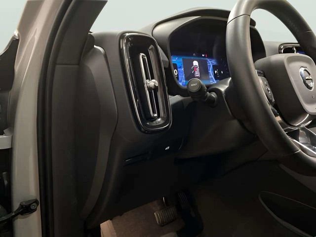 Used 2025 Volvo XC40 B5 Plus AWD/4WD image 17