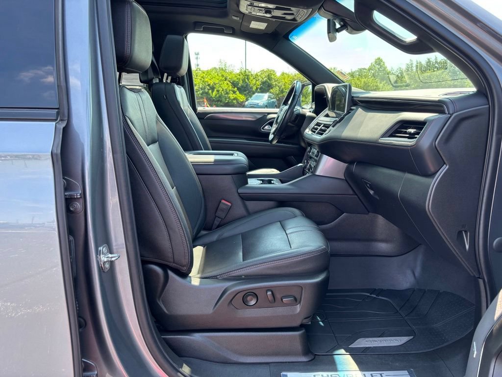 Used 2022 Chevrolet Tahoe RST w/ Luxury Package AWD/4WD image 28