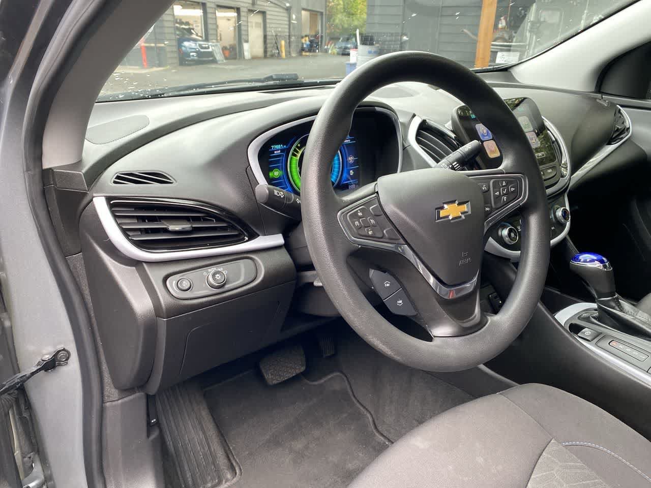 Used 2018 Chevrolet Volt LT FWD image 2