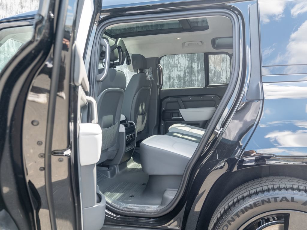 New 2026 Land Rover Defender 110 V8 AWD/4WD image 21