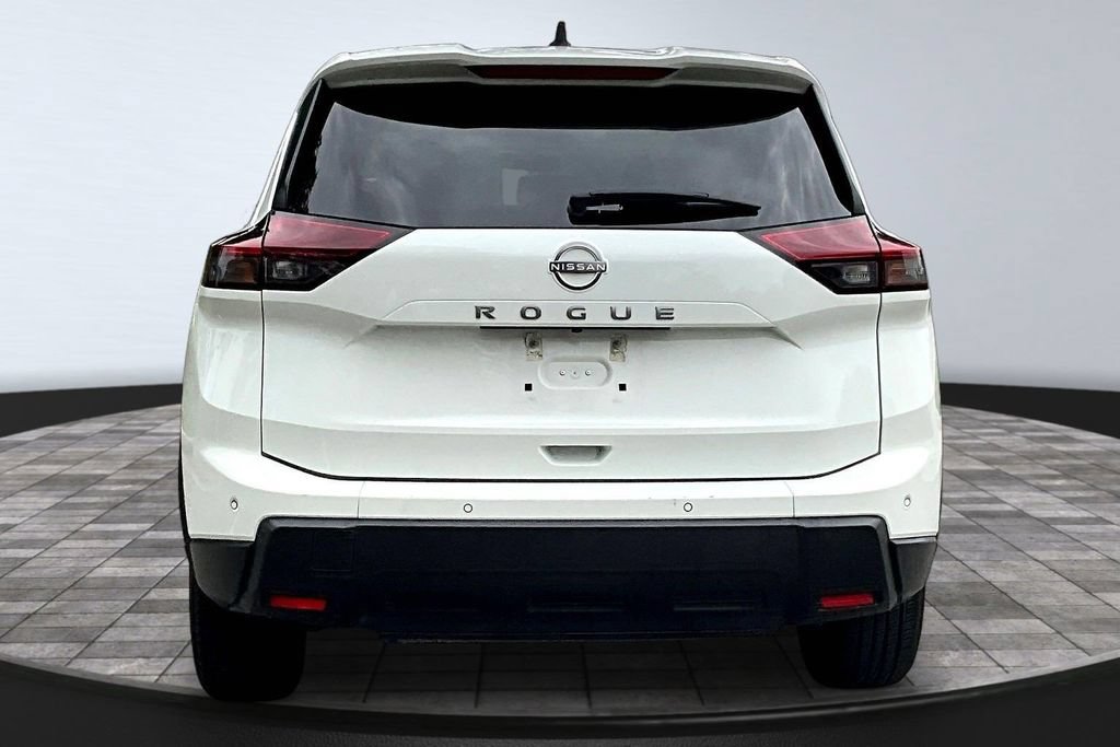 Used 2024 Nissan Rogue S FWD image 5