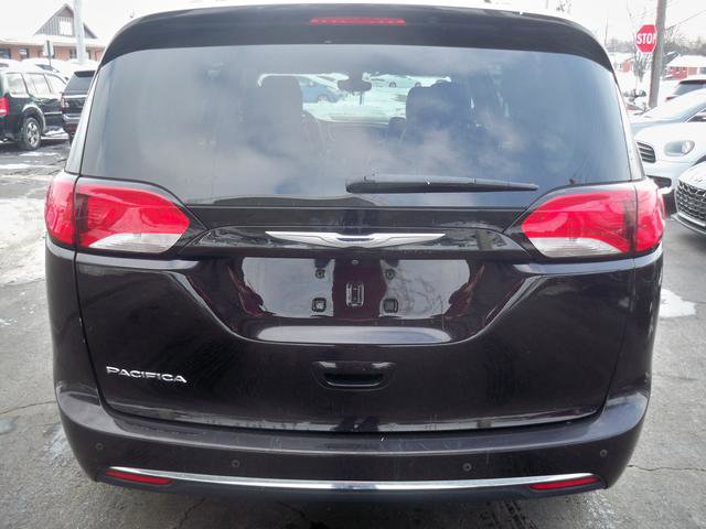 Used 2017 Chrysler Pacifica Touring-L Plus w/ Tire & Wheel Group image 4
