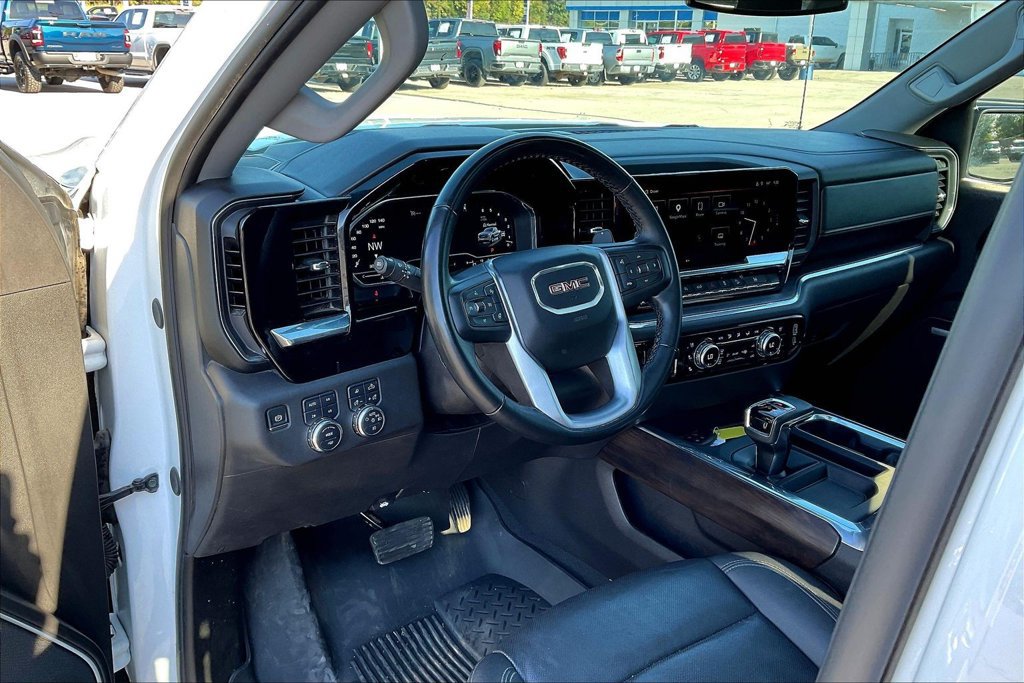 Used 2024 GMC Sierra 1500 SLT AWD/4WD image 23