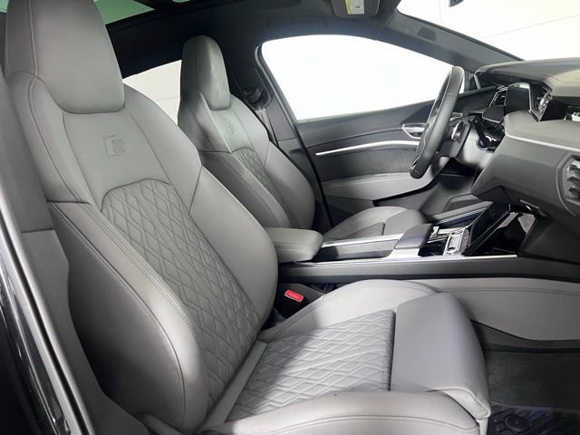 Used 2023 Audi e-tron S Prestige w/ Prestige Package image 13