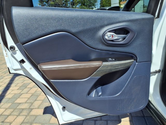 Used 2014 Jeep Cherokee Limited w/ Luxury Group FWD image 12
