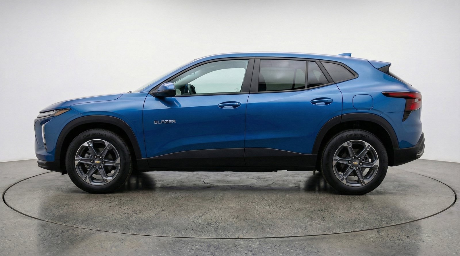 Used 2025 Chevrolet Blazer LT FWD image 4