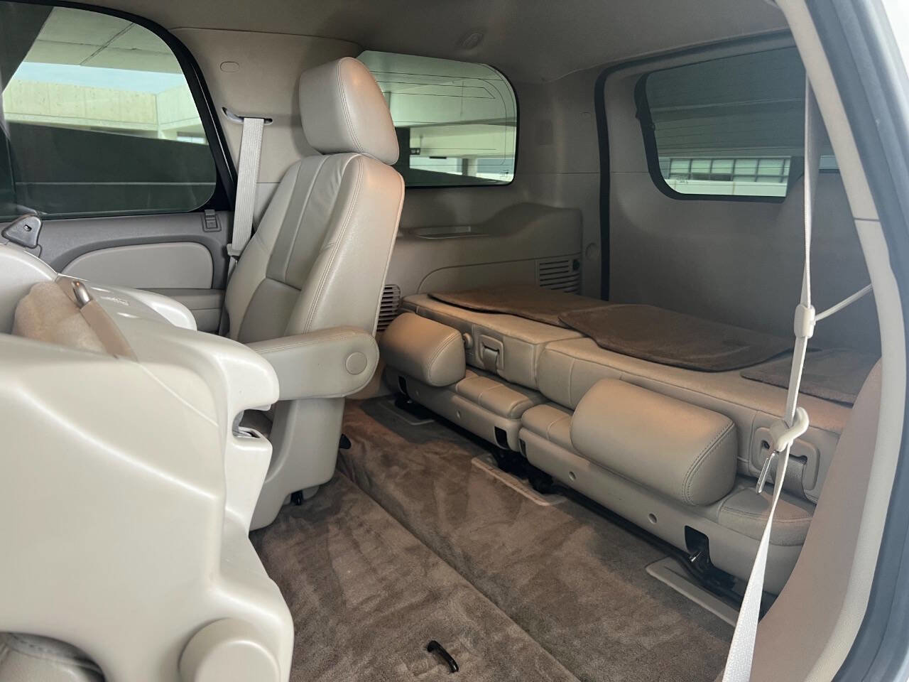 Used 2011 GMC Yukon SLT w/ Regional Value Package RWD image 12