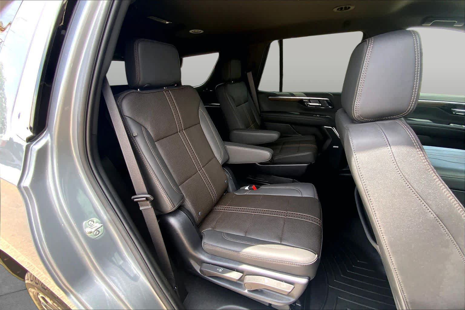 Used 2025 Chevrolet Tahoe High Country AWD/4WD image 38