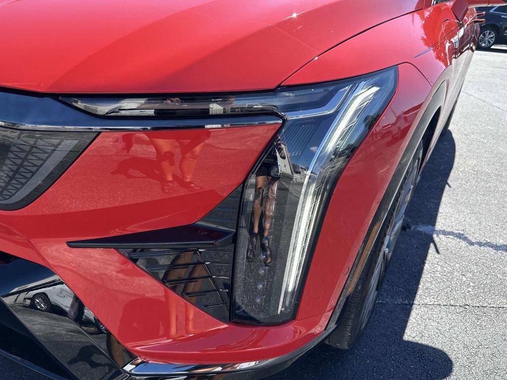 Certified 2025 Cadillac Optiq Sport 2 image 9