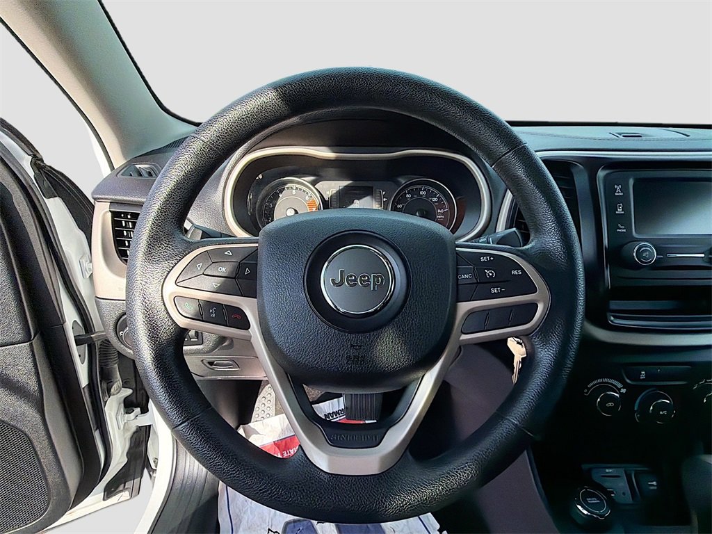 Used 2017 Jeep Cherokee Sport image 11