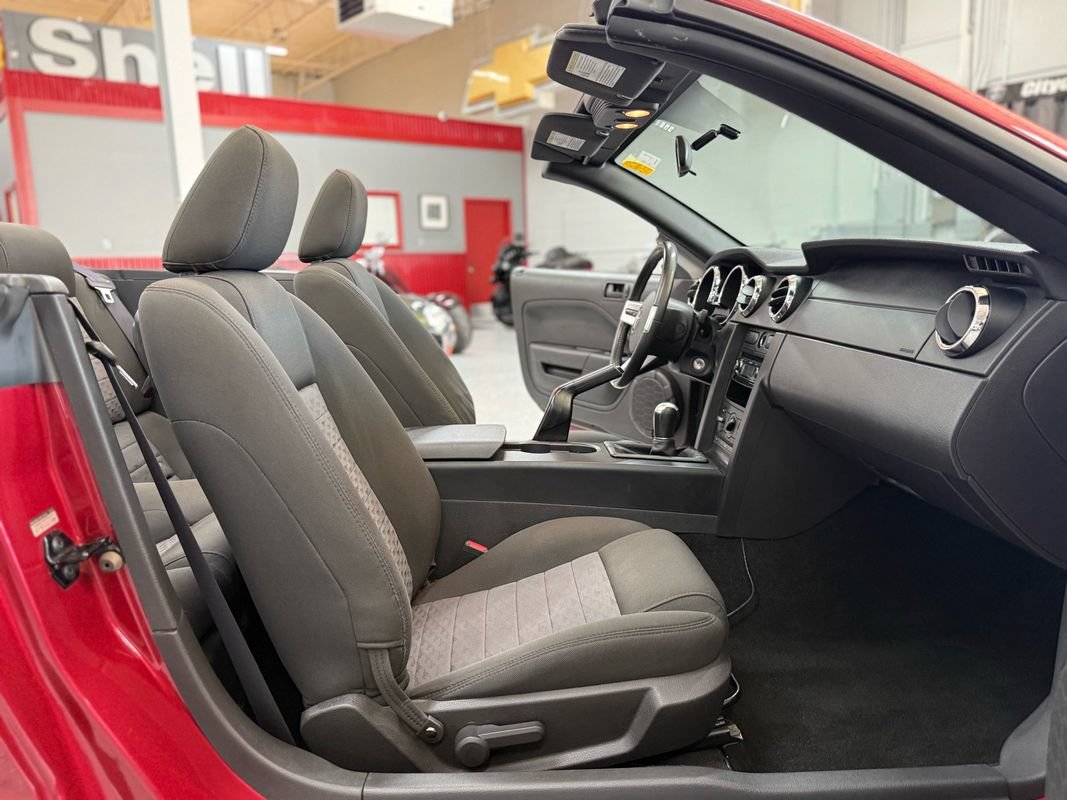 Used 2005 Ford Mustang GT RWD image 21