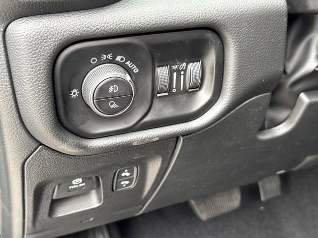 New 2026 RAM 1500 4x4 Crew Cab image 15