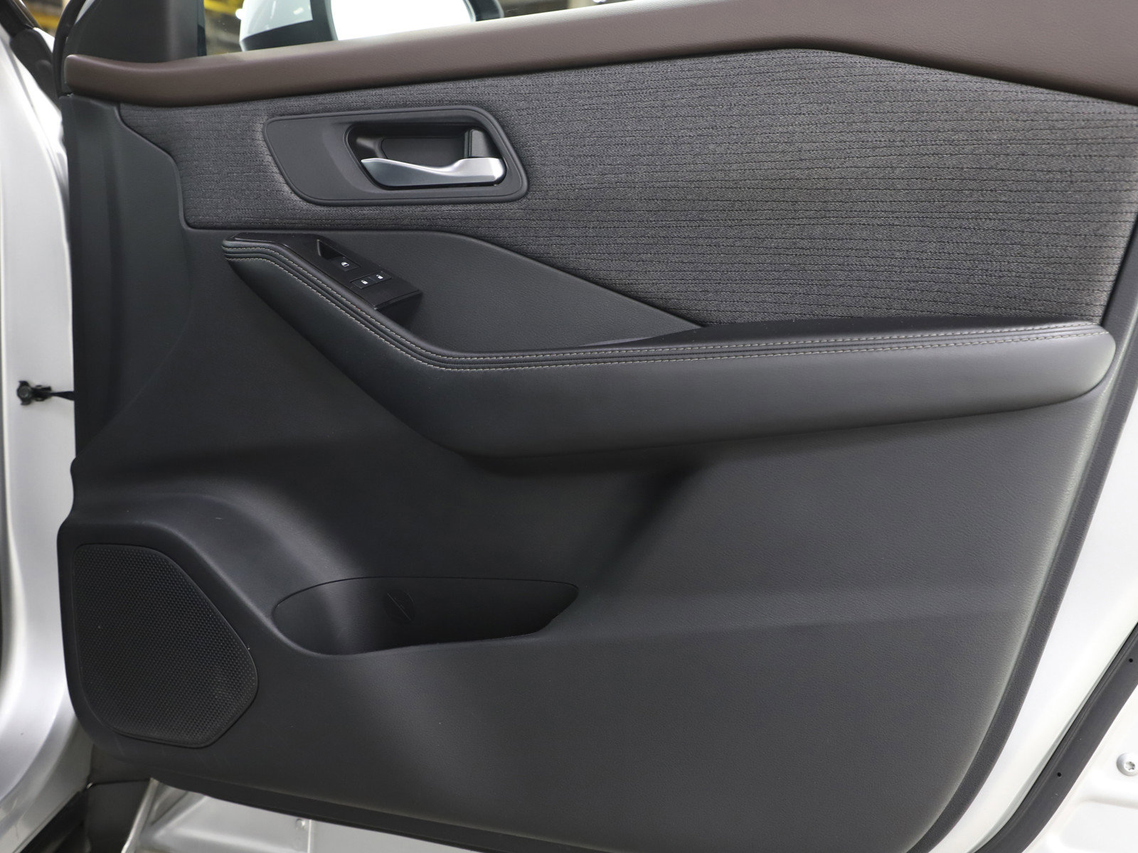Used 2021 Nissan Rogue SV image 9