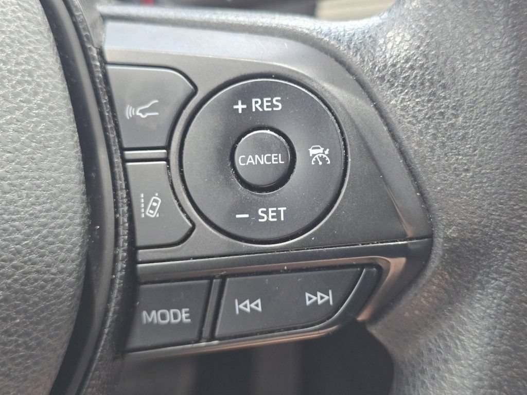 Used 2020 Toyota RAV4 XLE FWD image 32