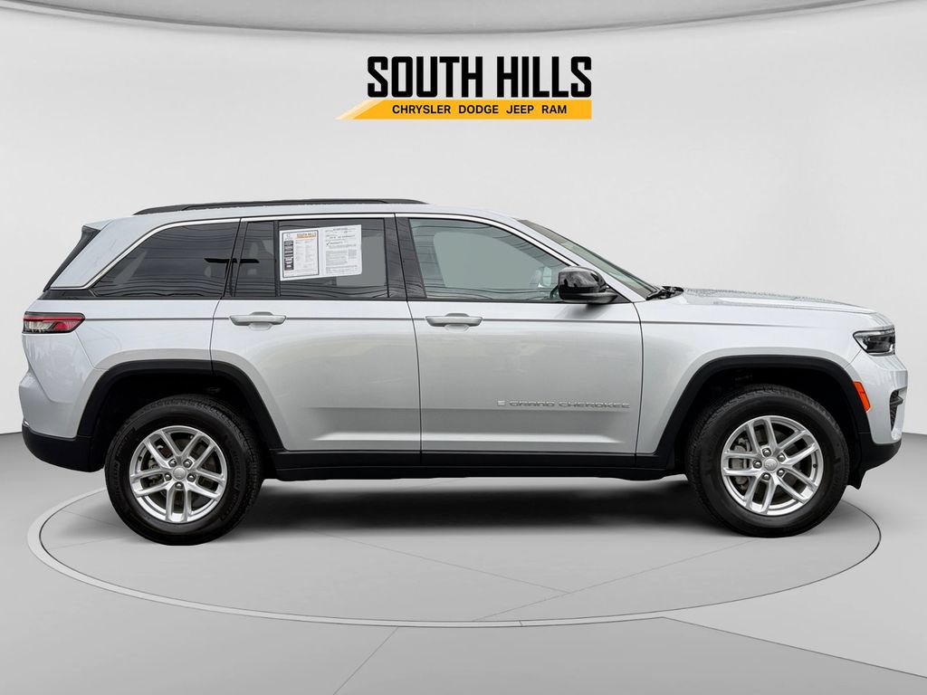 Used 2024 Jeep Grand Cherokee Laredo X w/ Trailer Tow Package AWD/4WD image 6