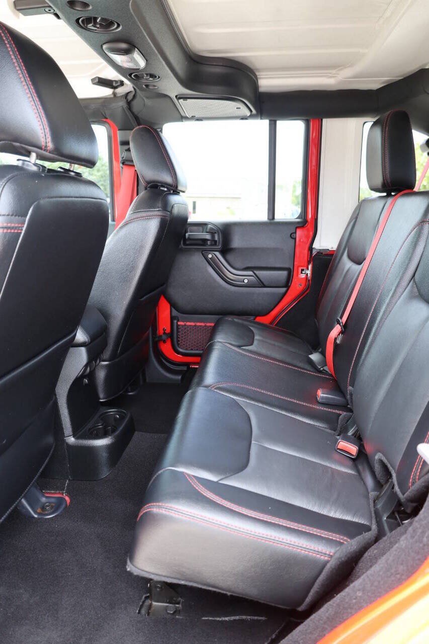 Used 2018 Jeep Wrangler Unlimited Rubicon AWD/4WD image 16