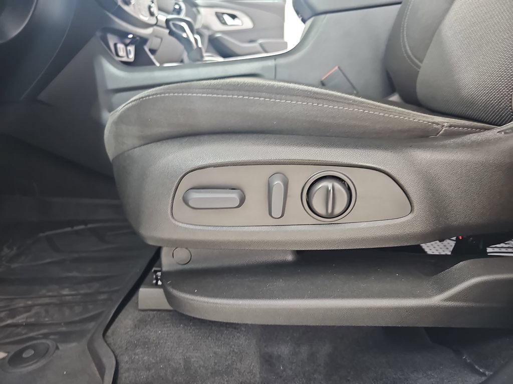 Certified 2023 Chevrolet Traverse LT w/ LPO, Floor Liner Package AWD/4WD image 37