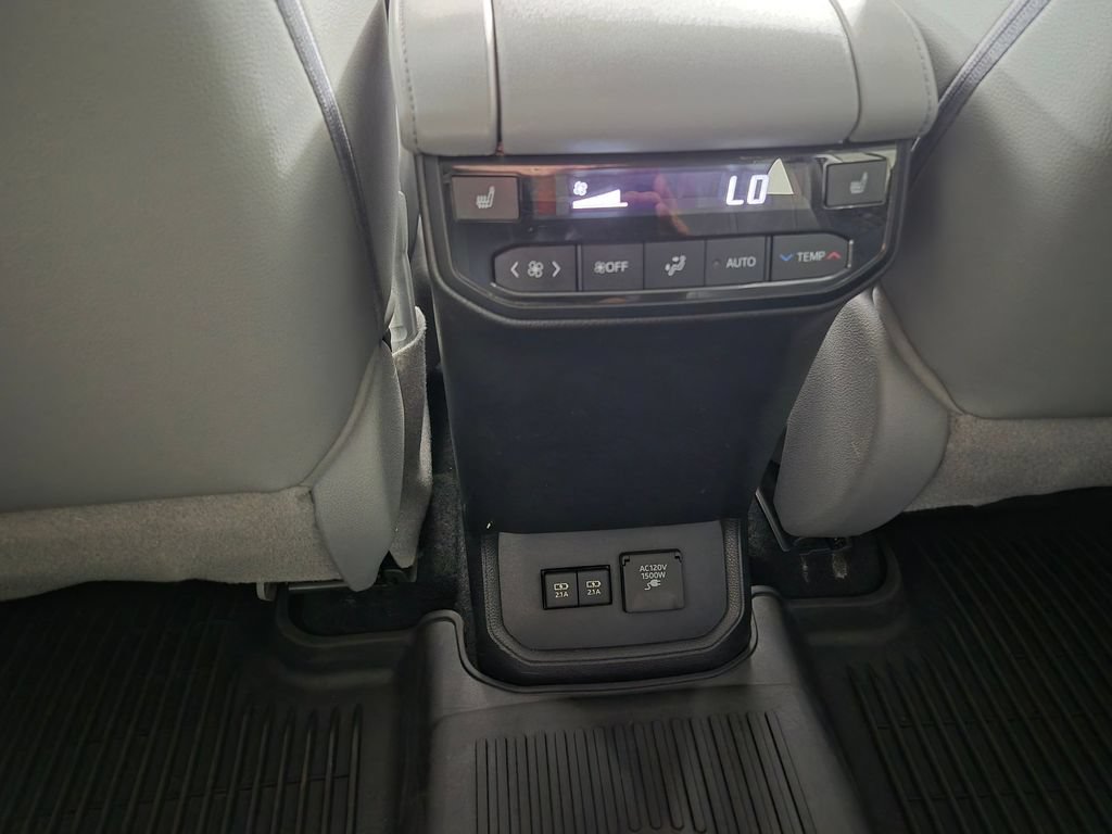 Used 2021 Toyota Highlander Platinum FWD image 24
